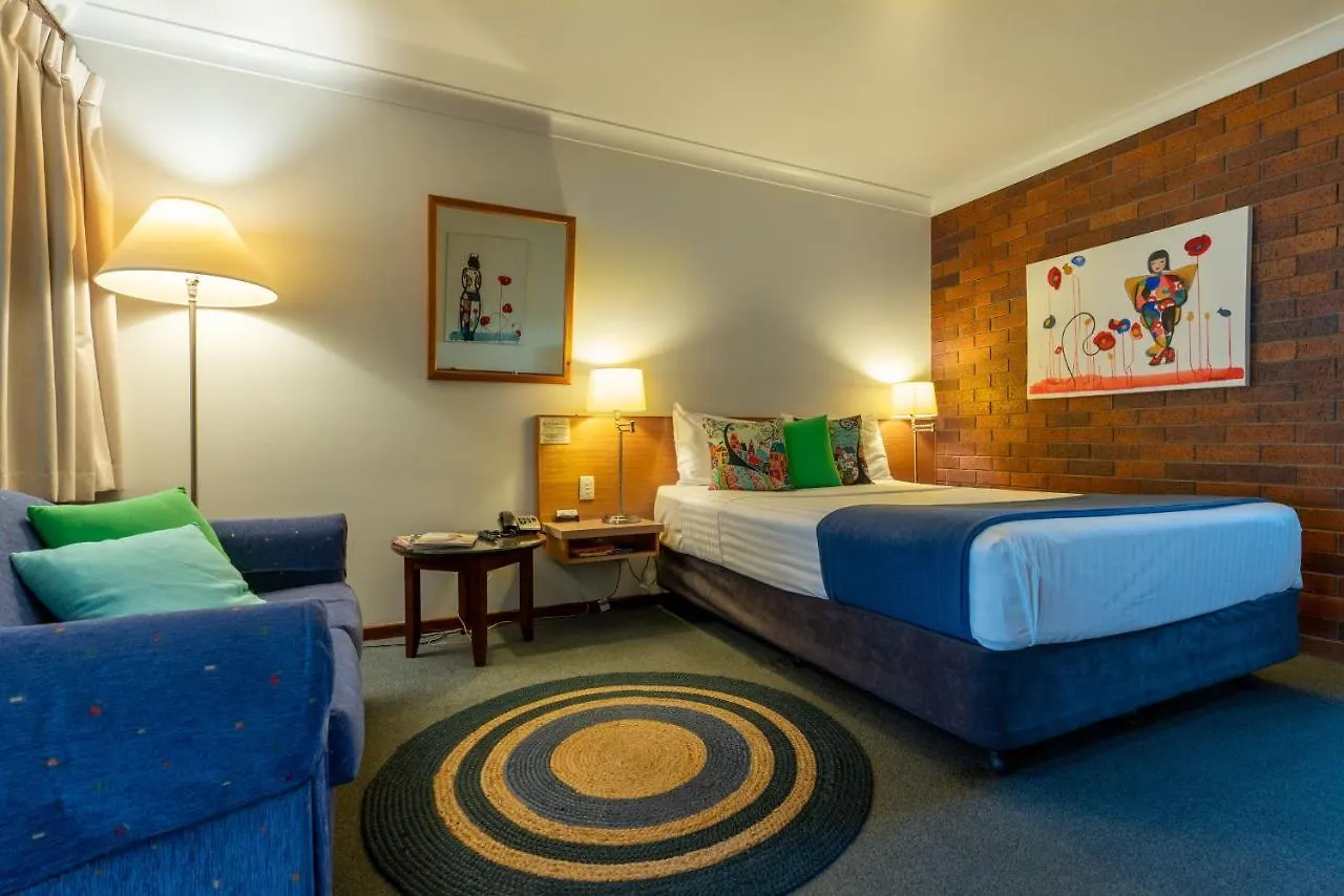 Country Pathfinder Motor Inn contacts